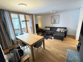 Beautiful Sunny New 1 Bed Apt (2.5Zim). Ski in/out